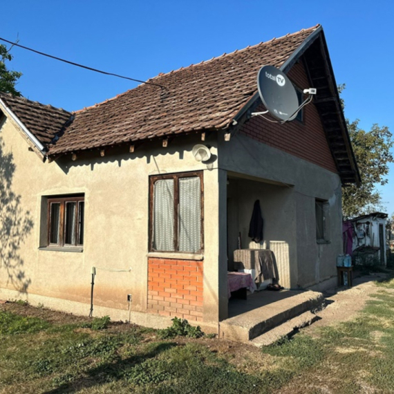 Kuće na selu za dva šidska para