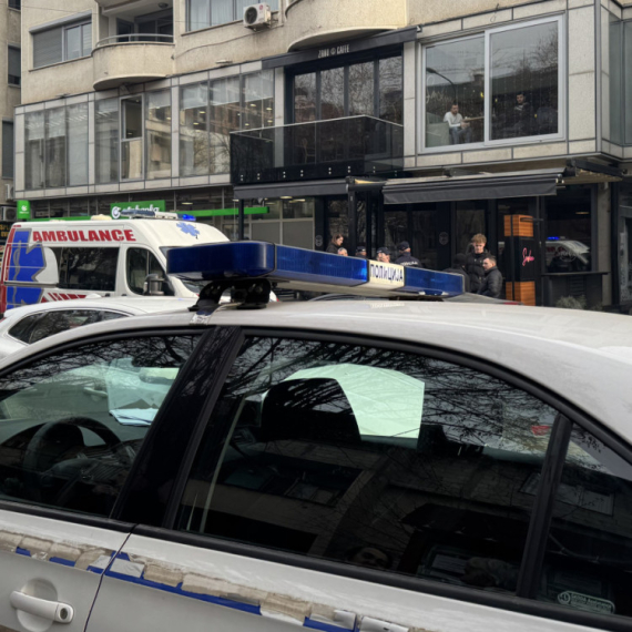 Teška saobraćajna nesreća na mostu na Adi: Ima nastradalih i povređenih; Automobili potpuno smrskani FOTO