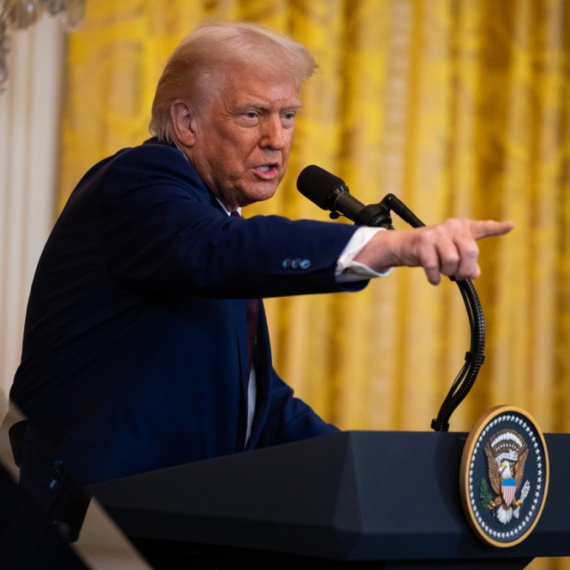 Tramp naredio obustavu razgovora za studentske vize u ambasadama SAD