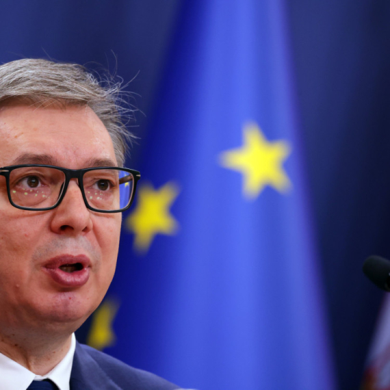 Nakon sramnog tvita blokadera foteljaša: Vučić inicirao izmene Zakona o osnovnom obrazovanju i vaspitanju