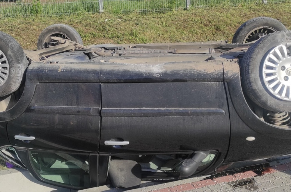 Dva mladića prebačana u bolnicu nakon udesa u Čačku: Poznato u kakvom su stanju