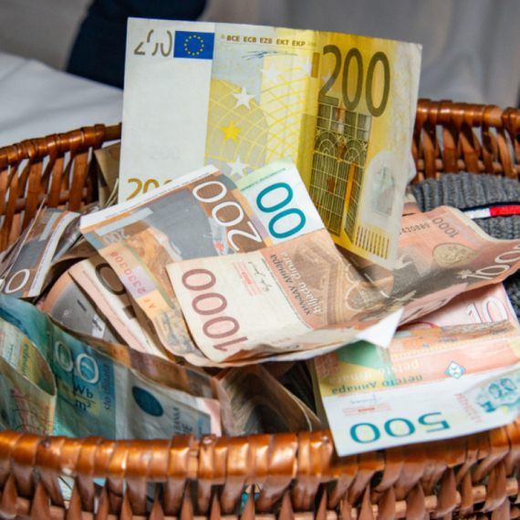 Skandal na svadbi zbog 500 evra: NBS za B92.net otkriva gde se "vrti" falsifikovan novac