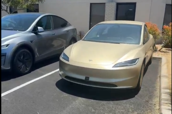 Kakvo je ovo čudo? Neobični Tesla automobil snimljen na ulici VIDEO