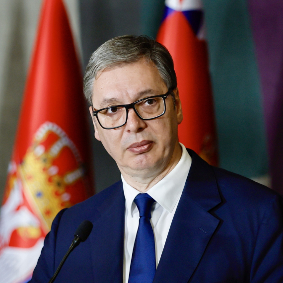 Vučić: Jusein Bolt promoter Ekspa; Zakoni o Alimentacionom fondu i stanovima za mlade fantastični