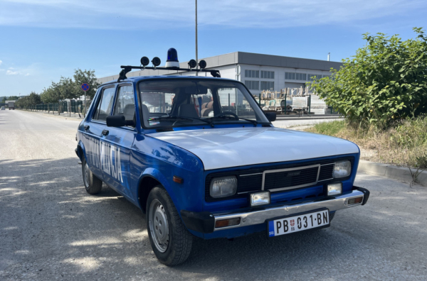 Povratak milicijskog "Stojadina": Čačanin oživeo čuvenu plavu Zastavu 101! FOTO