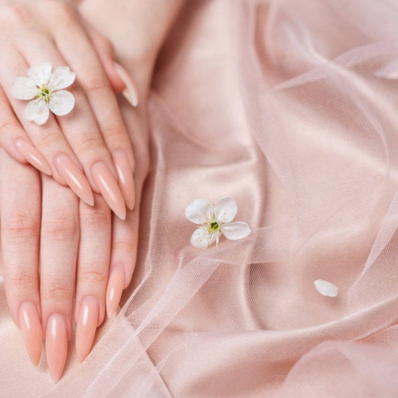 Nežno i hipnotišuće: Da li ste čuli za viralne "marine nails"?