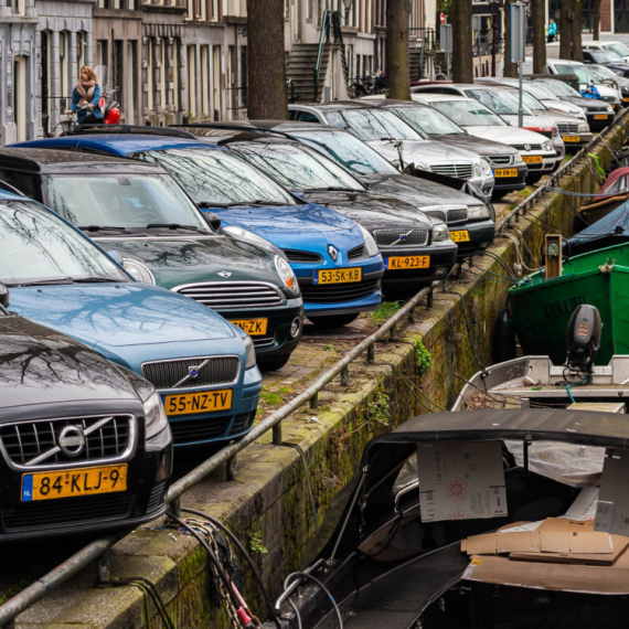 Zaboravite na auto u Amsterdamu: Ovde ni lokalci nemaju gde da parkiraju VIDEO